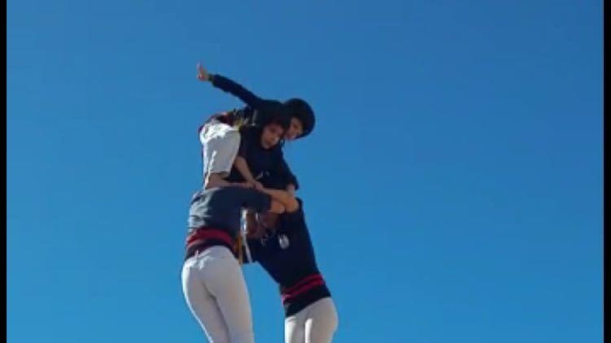 Els Xiquets del Serrallo no poden amb el 3 de 7 a la segona diada de l'any