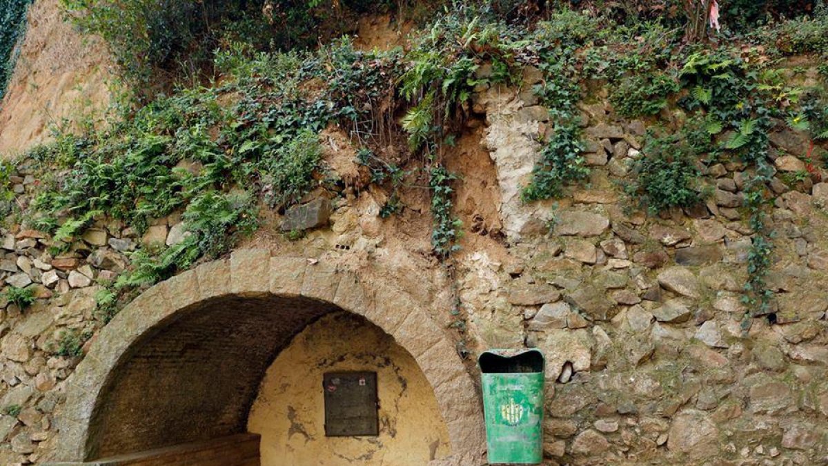 Les últimes pluges causen una esllavissada a la font de Sant Antoni