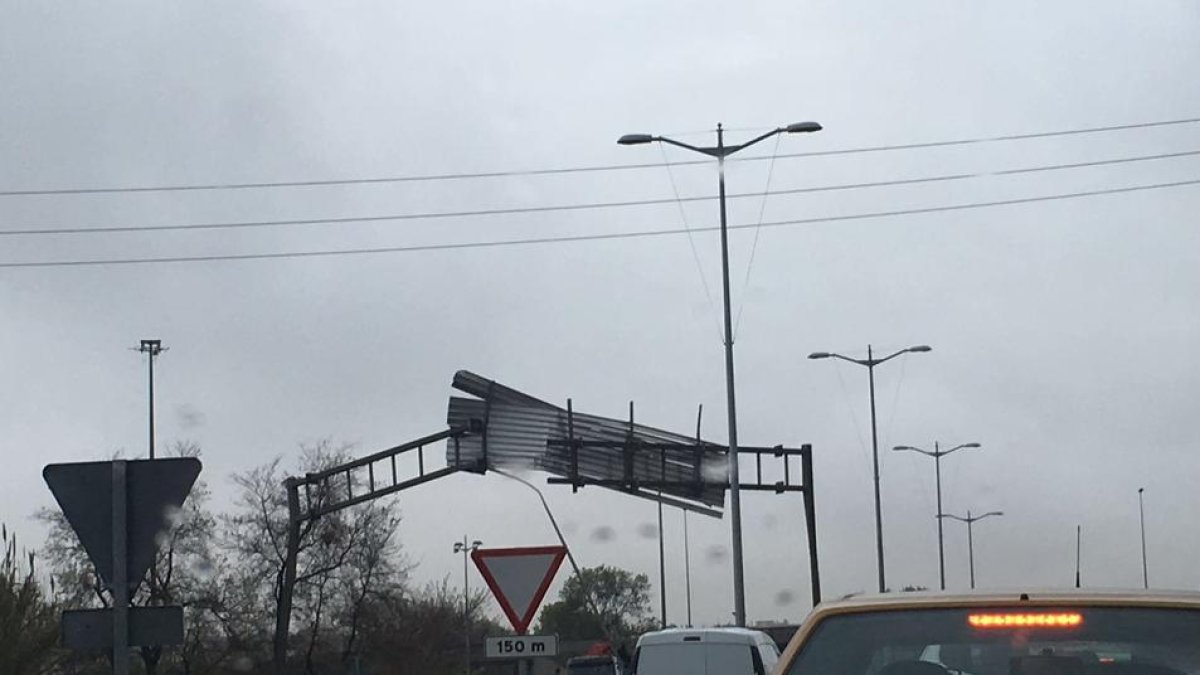 Dos ferits lleus en un accident a la T-11