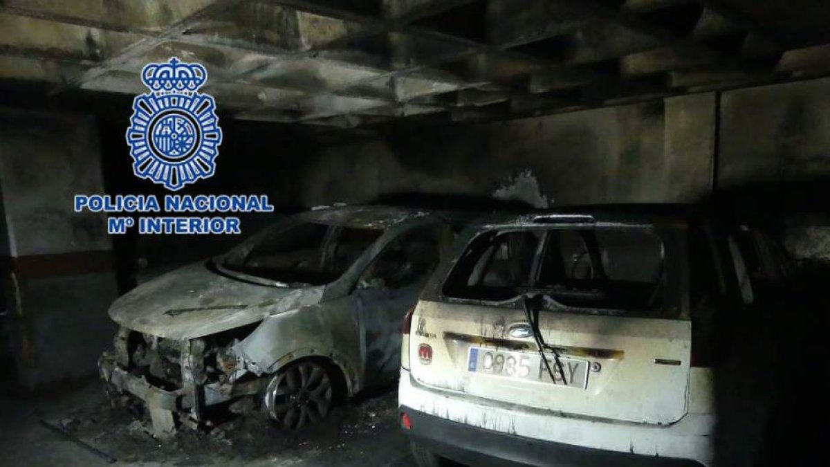 Detingut per cremar el cotxe de la seva ex al garatge i causar greus danys a l'edifici