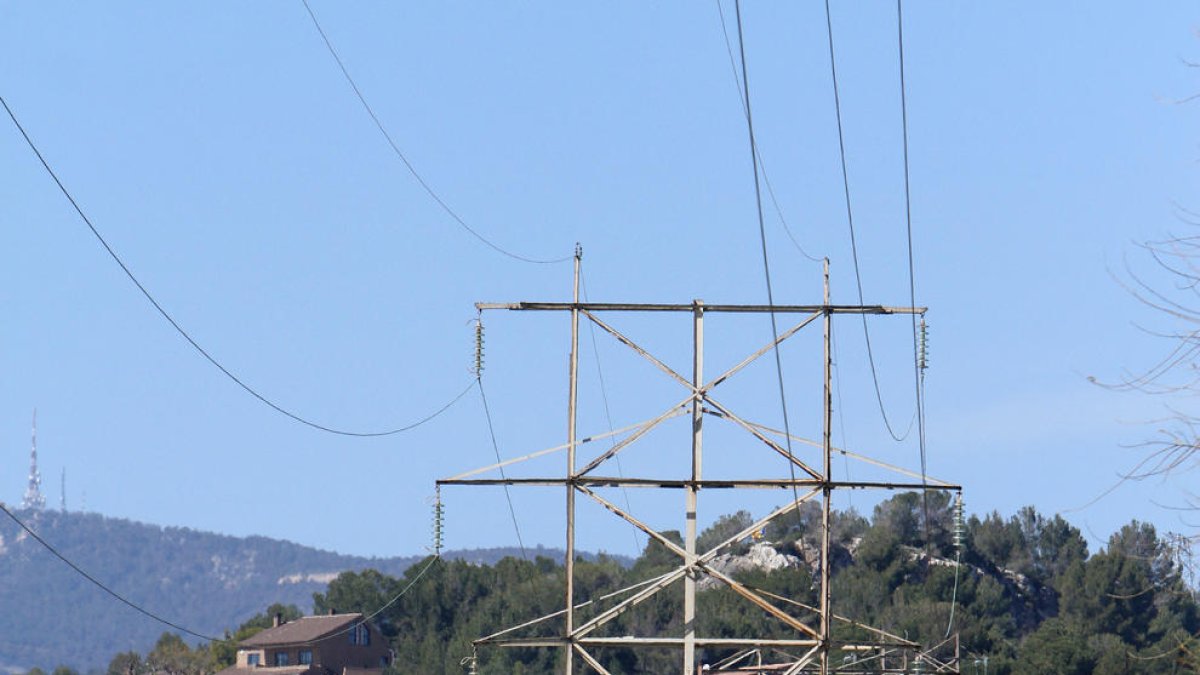La Generalitat s'enroca en traslladar les torres i per a El Pinar «no és just»
