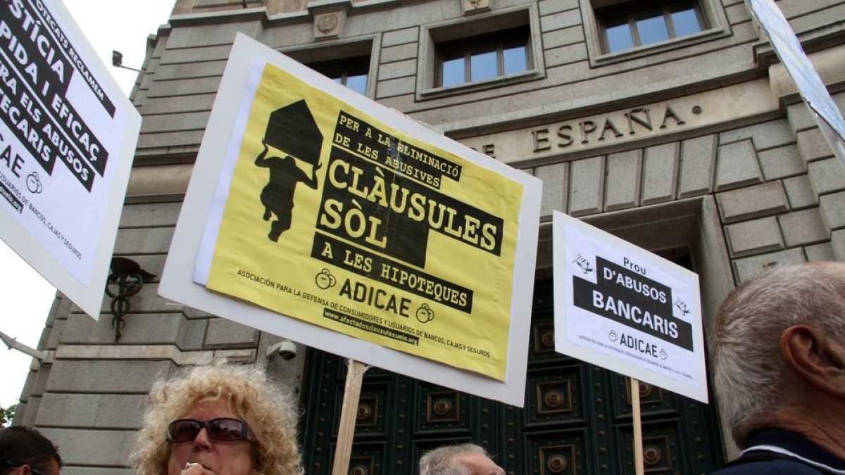 Clàusules sòl: és millor anar primer a l'advocat i després al banc