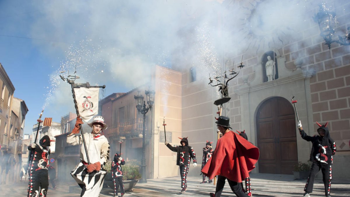 La cercavila infantil encén la Festa Major de Sant Joan a la Pobla