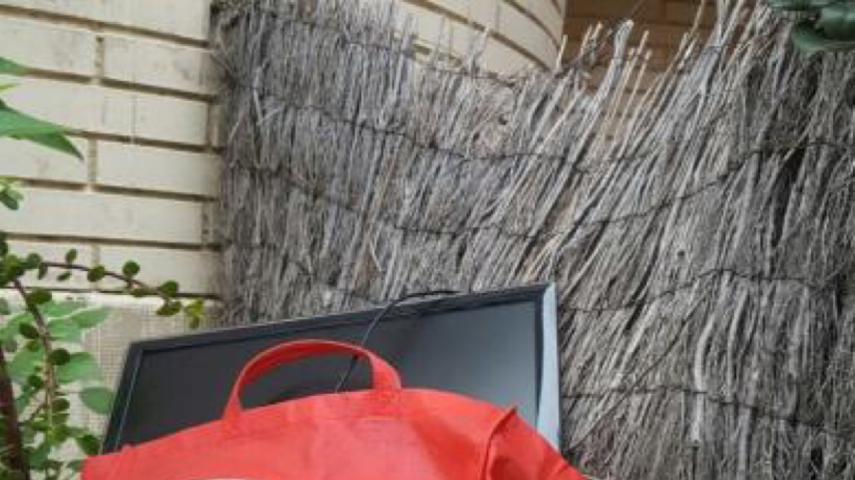 Un agent fora de servei i un ciutadà permeten detenir dos individus que robaven en un habitatge