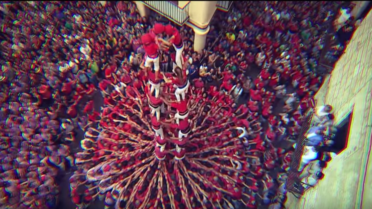 Los castells, protagonista de la nueva canción del grupo altafullenc Porto Bello