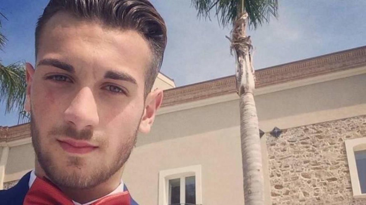 El fill d'un mafiós mata el seu millor amic per donar un 'like' a Facebook a la seva xicota