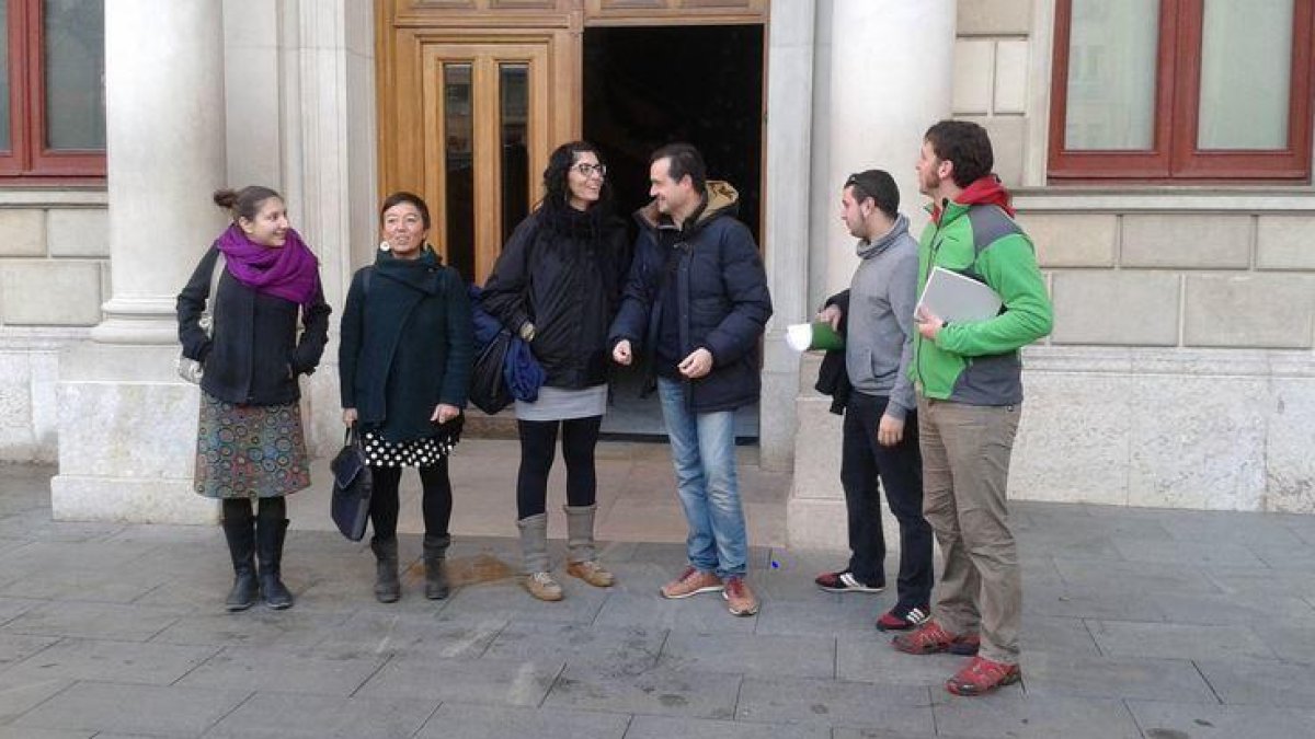 La CUP de Reus es presenta a l'Ajuntament per treballar aquest 6-D