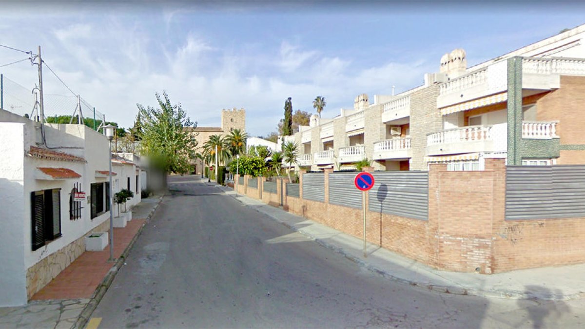 La policía local de Cambrils recibe una avalancha de llamadas por los cortes intermitentes de luz el martes por la noche