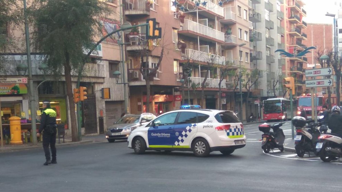 Rescatan a una chica atrapada en el ascensor de un edificio de la calle Ramón y Cajal