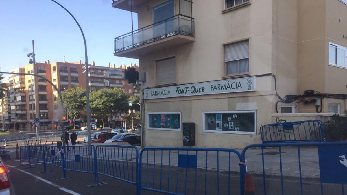 Caos circulatori a l'avinguda de la República Argentina per unes obres