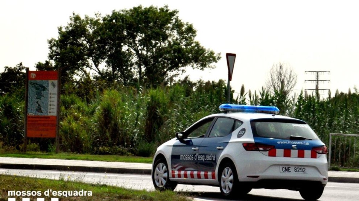 Quatre detinguts per robar un vehicle i conduir temeràriament en fugir d'un control