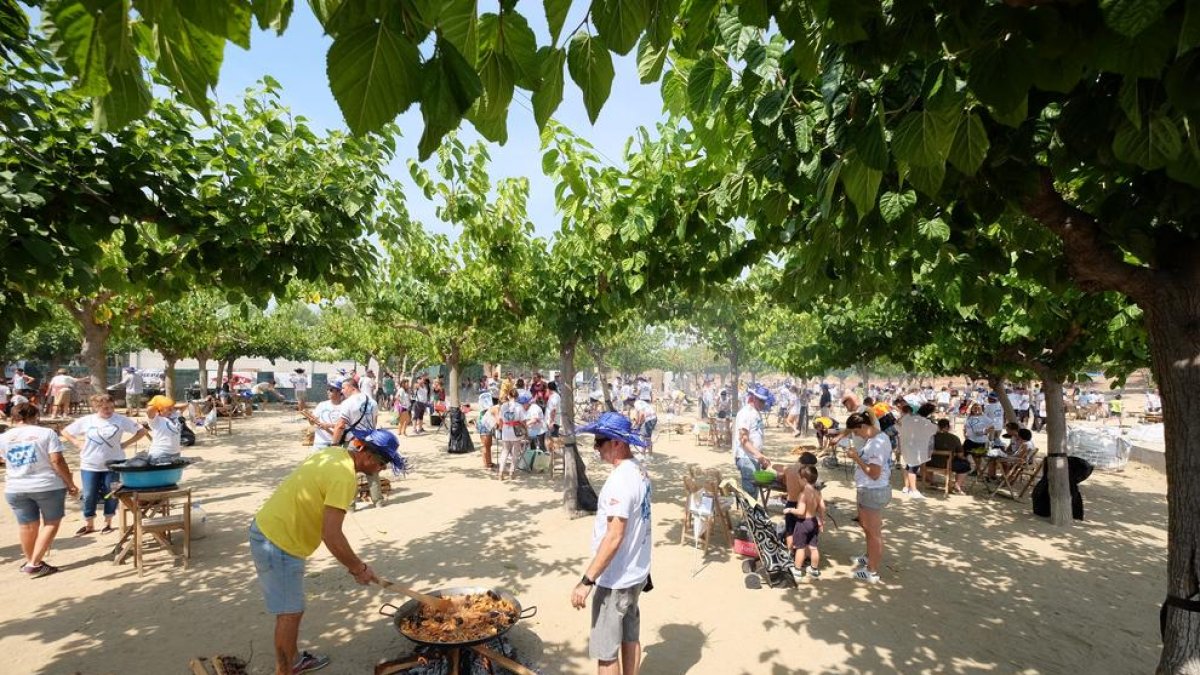 Un total de 1.500 personas celebran la 25ª Paella Popular de la Pobla de Mafumet