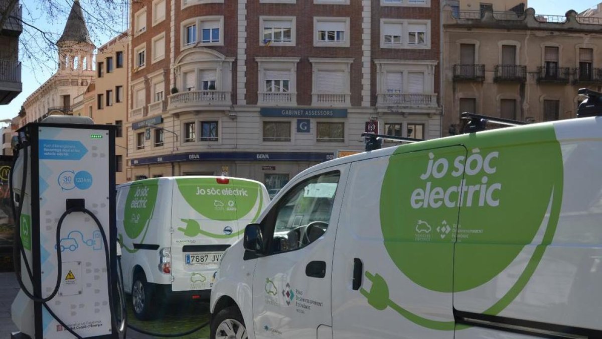La flota de vehículos eléctricos de Reus se amplía con dos furgonetas