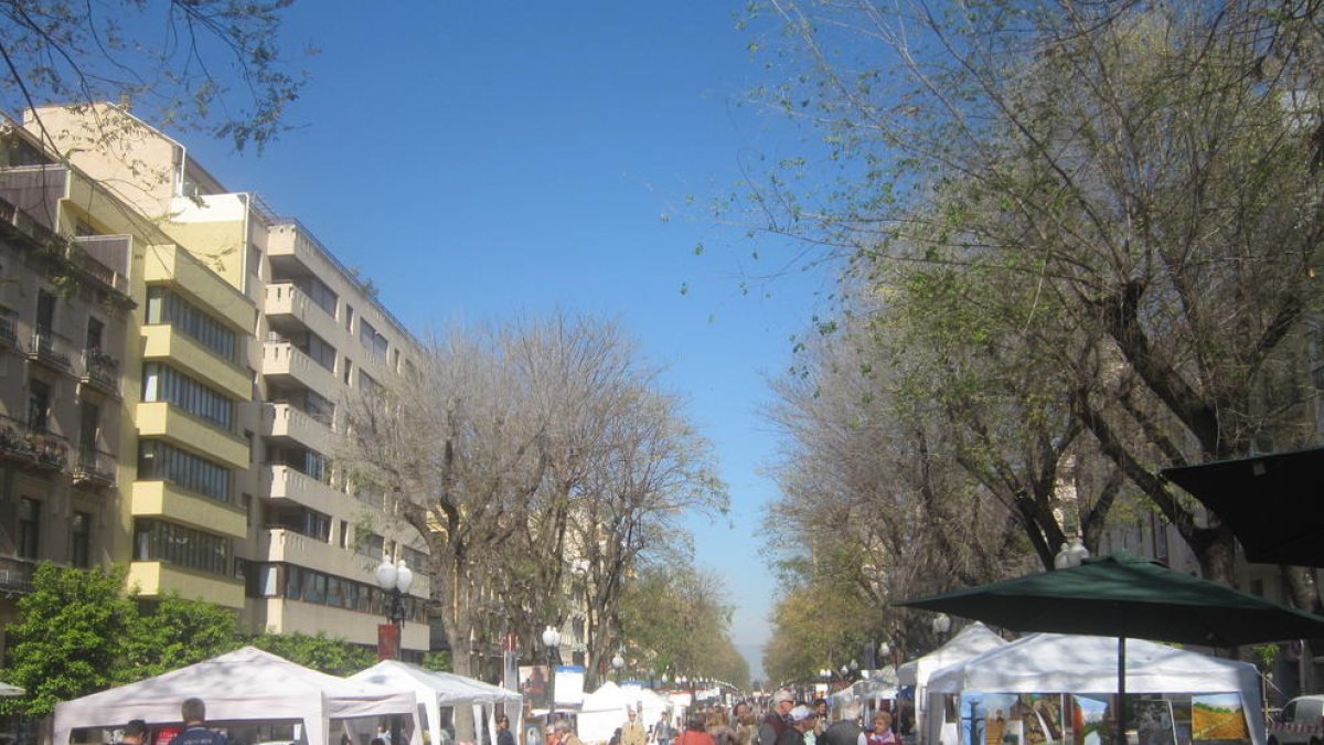El arte se concentra en la Rambla Nova con la 7ª Feria de Arte de Tarragona