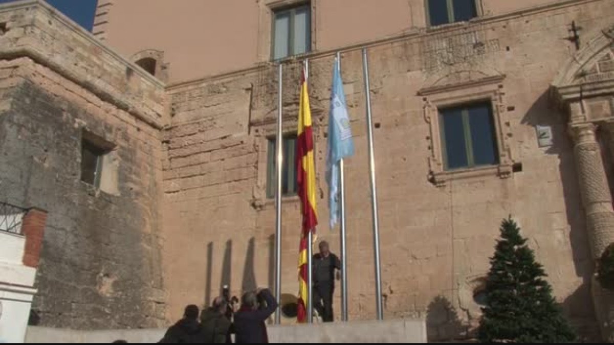 bandera, Rey, estelada|estrellas, Torredembarra, Ayuntamiento, española, sentencia, fotografía, alcaldesa, bandera, Eduard Rovira