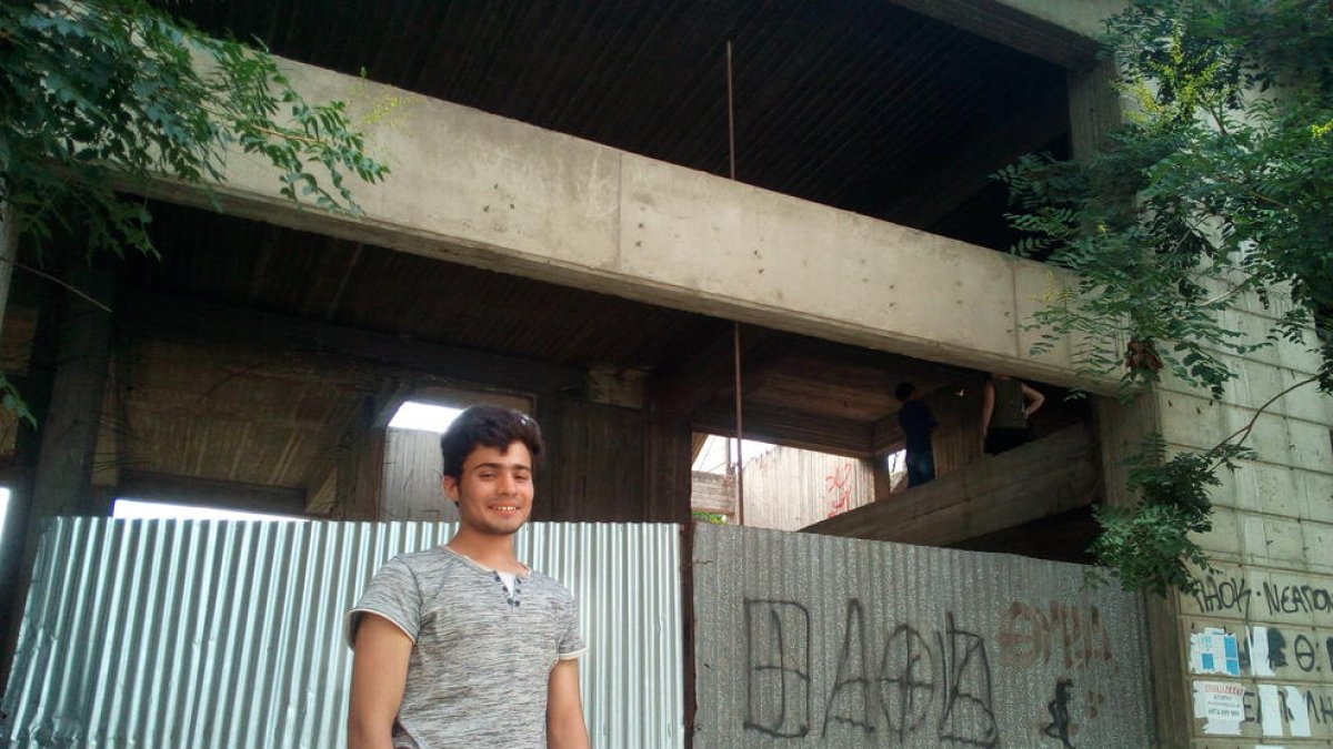 Refugiats de carrer: màfia, edificis abandonats i esperances truncades