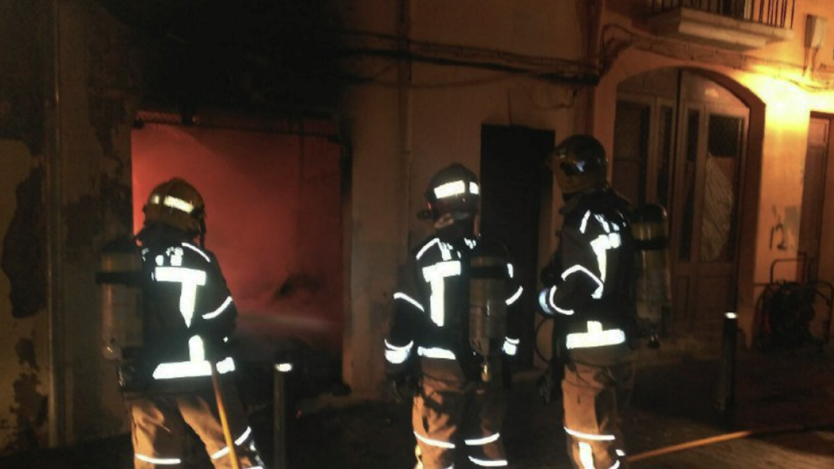 Crema tota la planta baixa i part de la 2a planta d'un habitatge a Reus