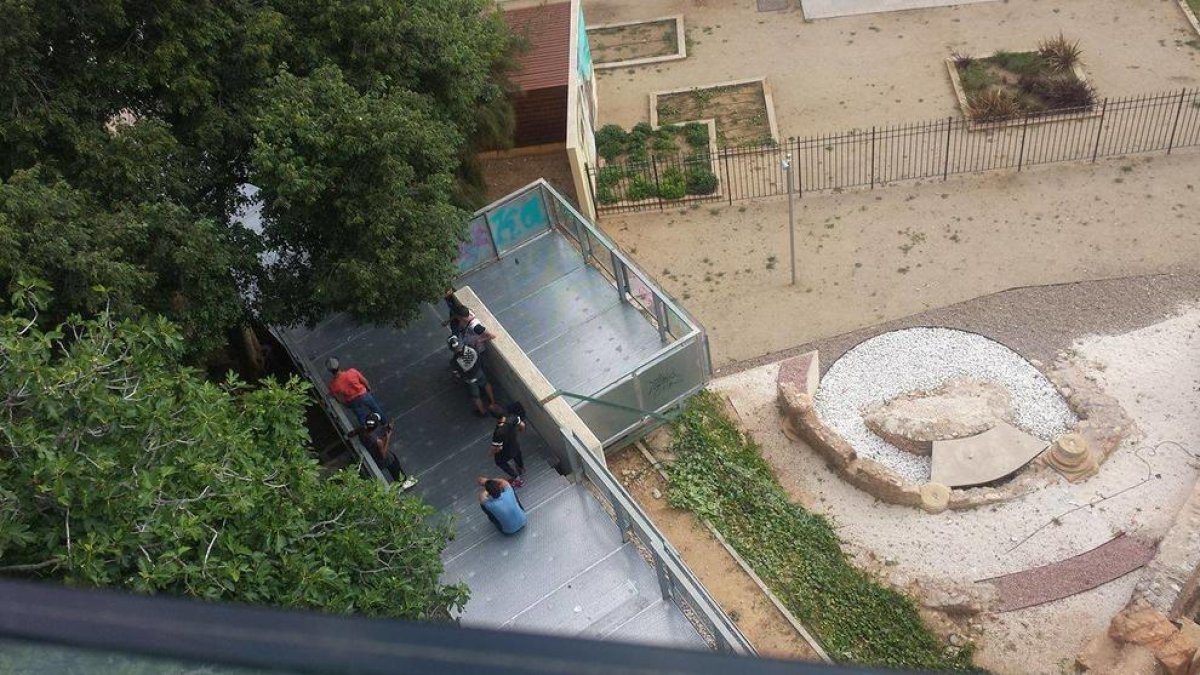 Tornen les baralles entre bandes juvenils a les escales fixes del carrer Vapor de Tarragona