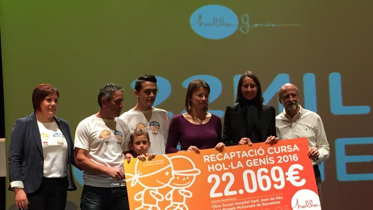 La III Carrera Hol·la Genís hace entrega de la recaudación solidaria a las entidades