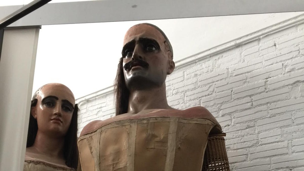 Els Gegants Moros antics continuen en mal estat a la Casa de la Festa