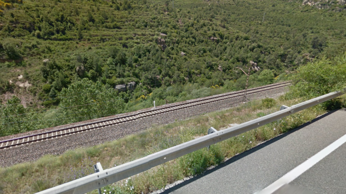 Un intento de suicidio obliga a cortar la vía de tren entre La Plana i Montblanc