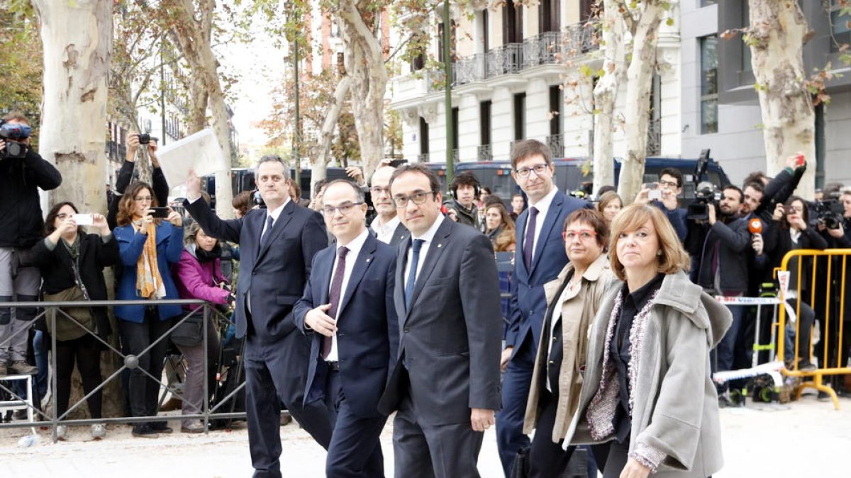 El Suprem cita a declarar divendres els vuit consellers empresonats, Sánchez i Cuixart