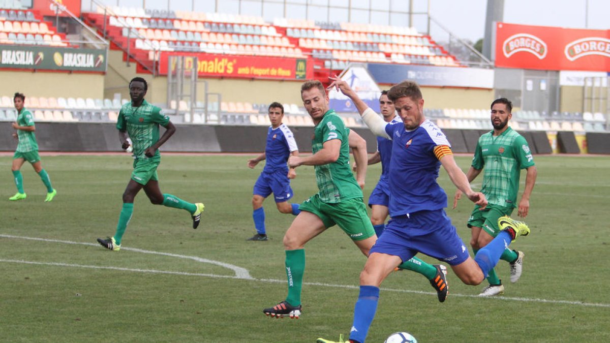 Vaz trenca la sequera de gols i triomfs