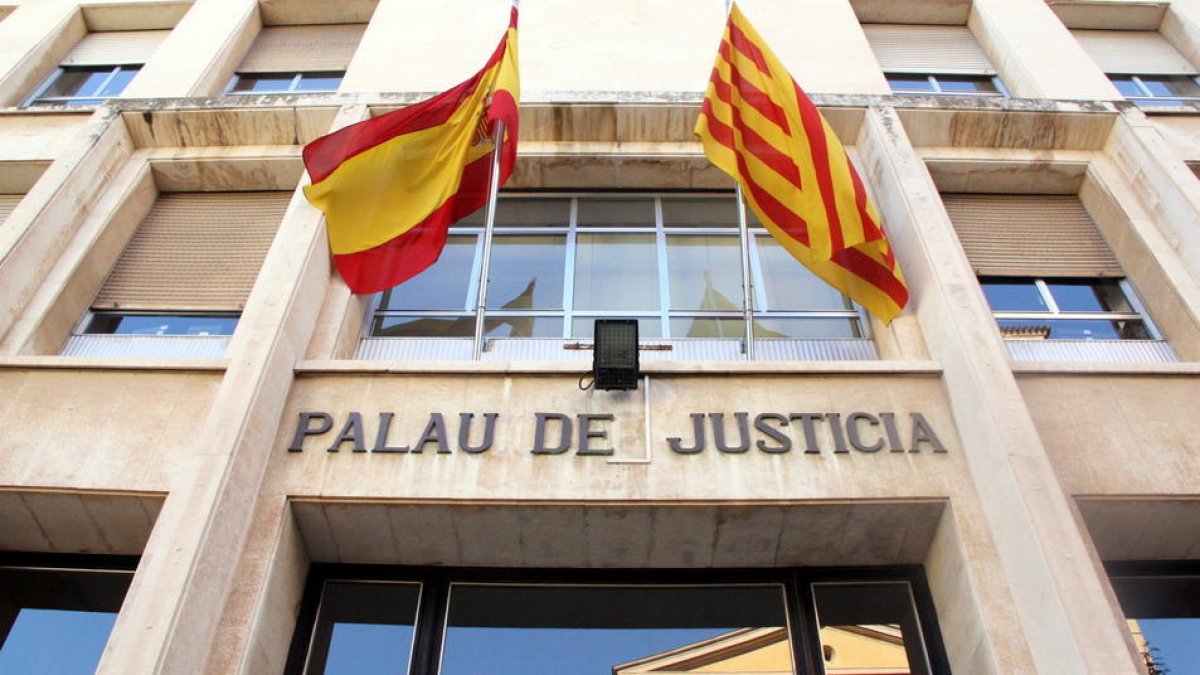 Aplazan una vista contra un grupo de narcotraficantes porque uno de los encausados tiene otro juicio