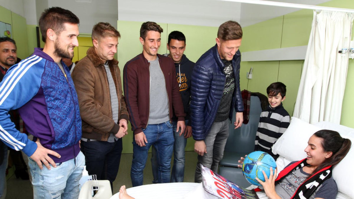 Ilusión encarnado-y-negra en la planta de pediatría del Sant Joan