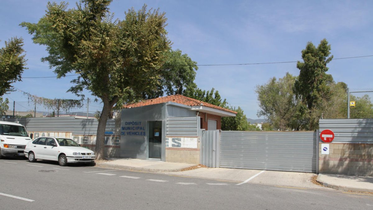 L'abandonament de vehicles a la via pública es salda amb 60 expedients