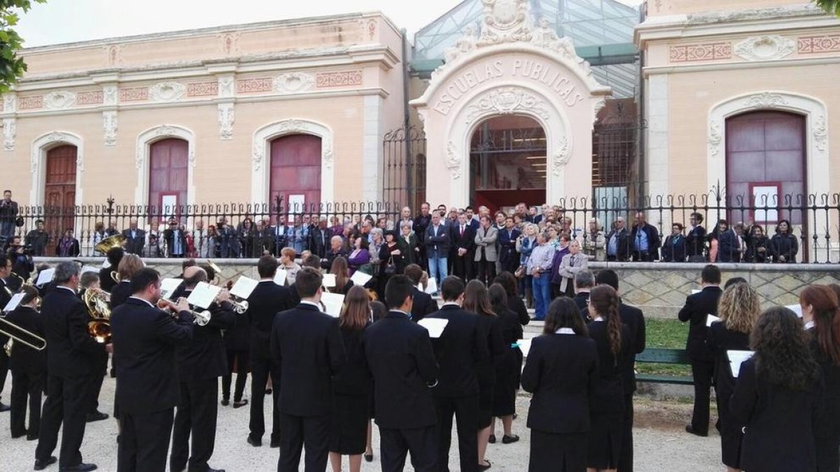 Inaugurada la mostra dedicada al centenari de la Lira Ampostina