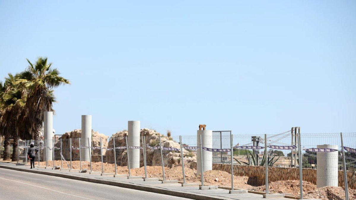 La passarel·la que unirà el Balcó i el Miracle comença a modificar el paisatge