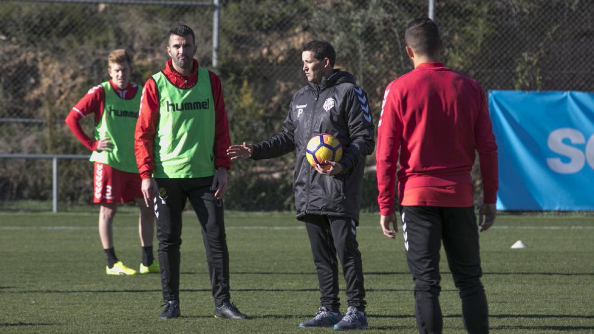 El Tenerife com a test per a la reacció en el debut de Merino a la banqueta