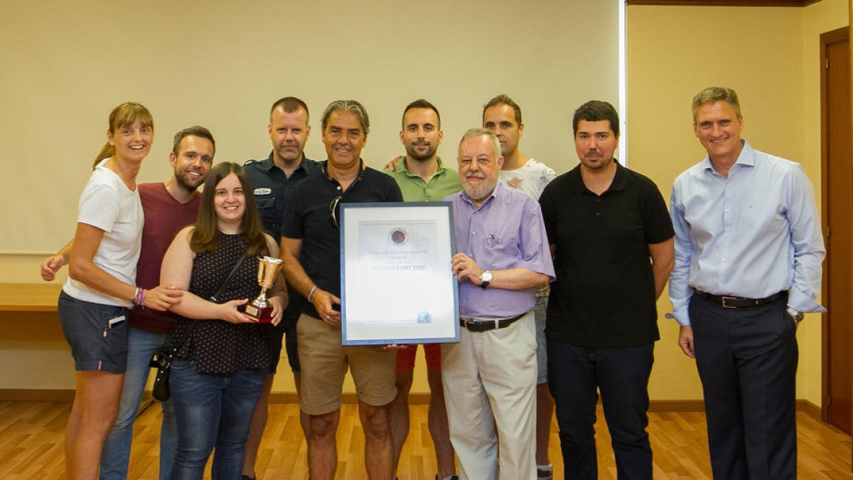 Natxo González recibe el primer Trofeo Fuerte, que distingue a los profesionales del CF Reus