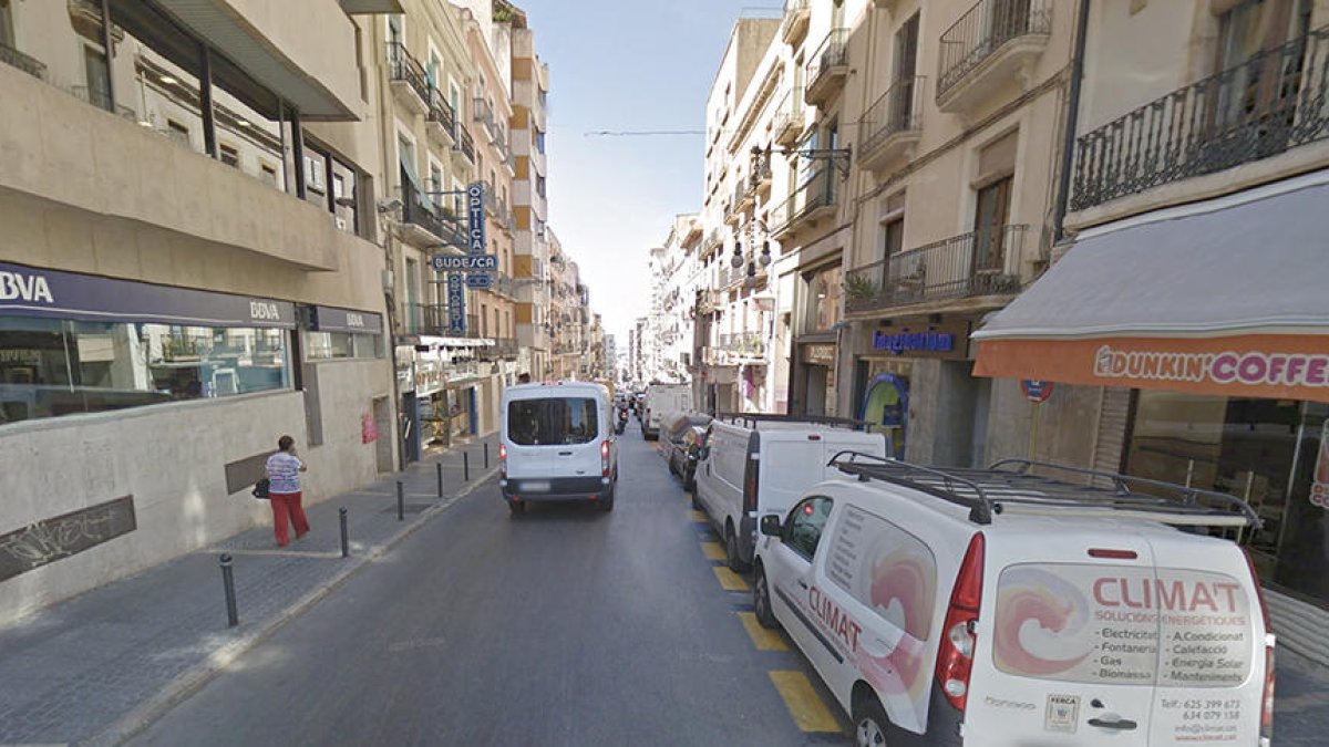 Detingut un home per cometre un robatori al carrer Unió