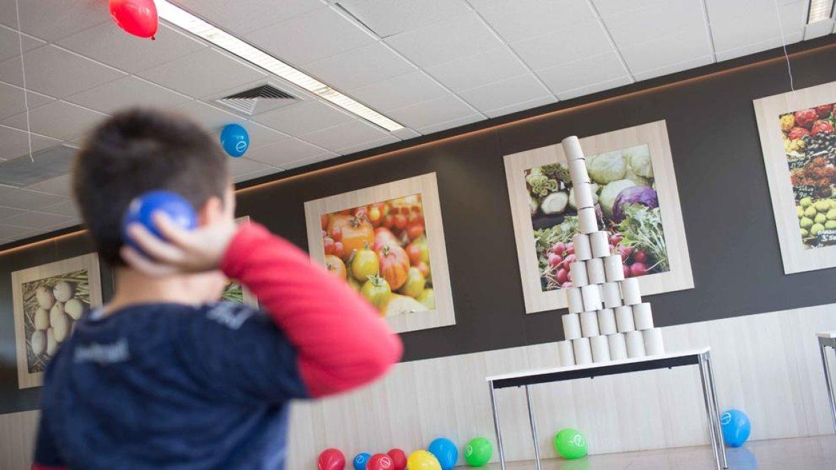 Covestro recoge más de 200 juguetes en una campaña solidaria de Navidad