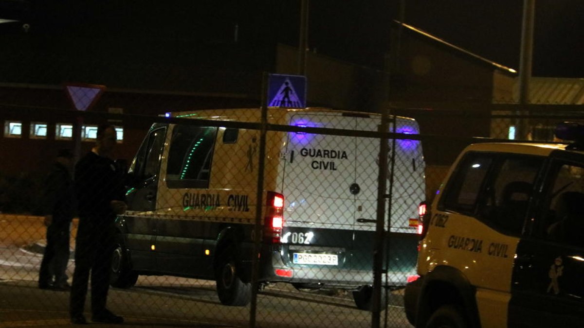 Comencen a arribar els consellers destituïts a la presó d'Estremera