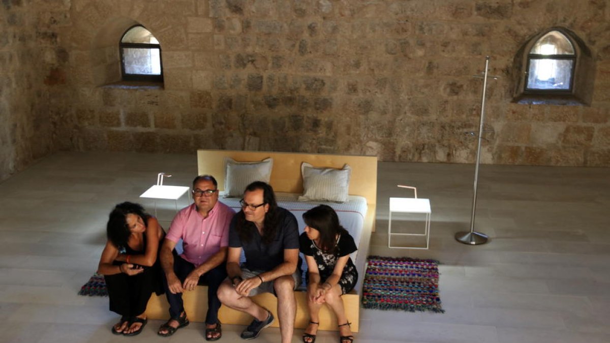 Reconvierten las torres de Carrova i Font de Quinto del Ebro en hotel y dispensario