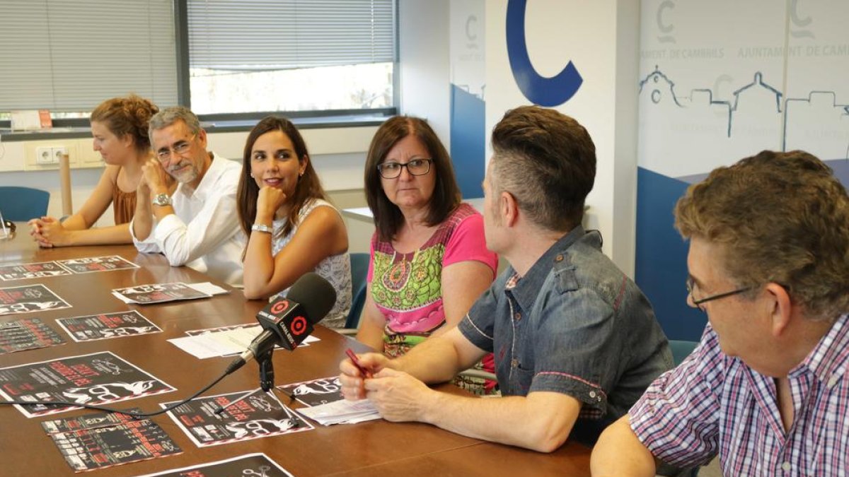 Una seixantena de barbers tallaran el cabell contra el càncer infantil