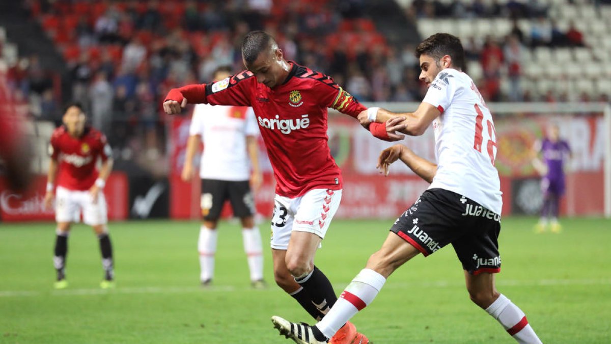 A aprovecharse de un Mirandés herido