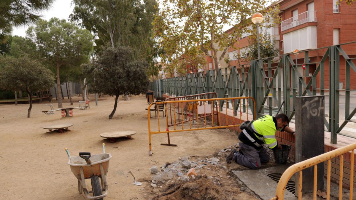 Cambrils realiza mejoras en tres parques municipales