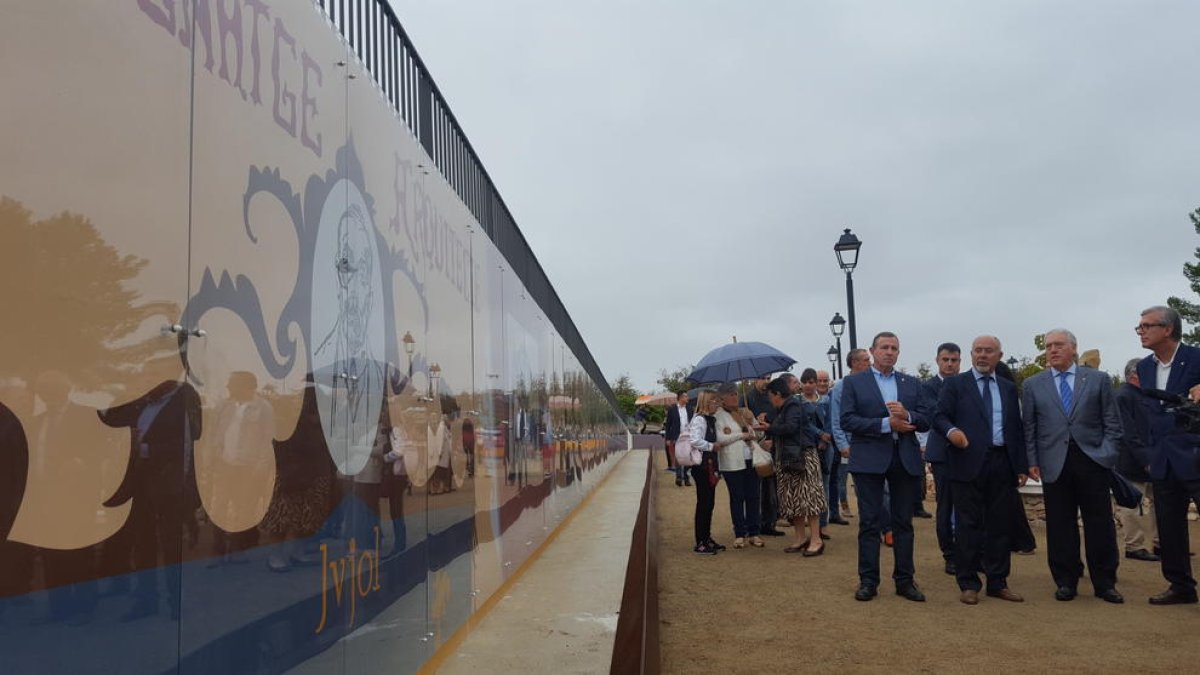 Vallmoll dedica una plaça a l'arquitecte Jujol