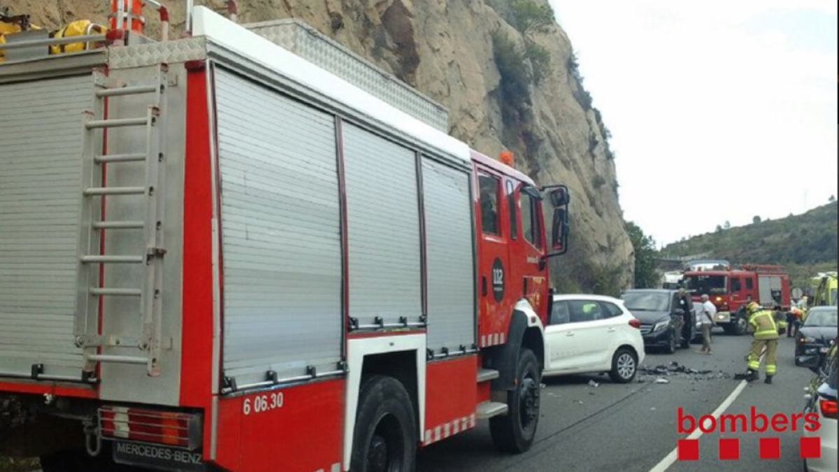 Tres ferits en un accident múltiple entre cinc vehicles a la Riba