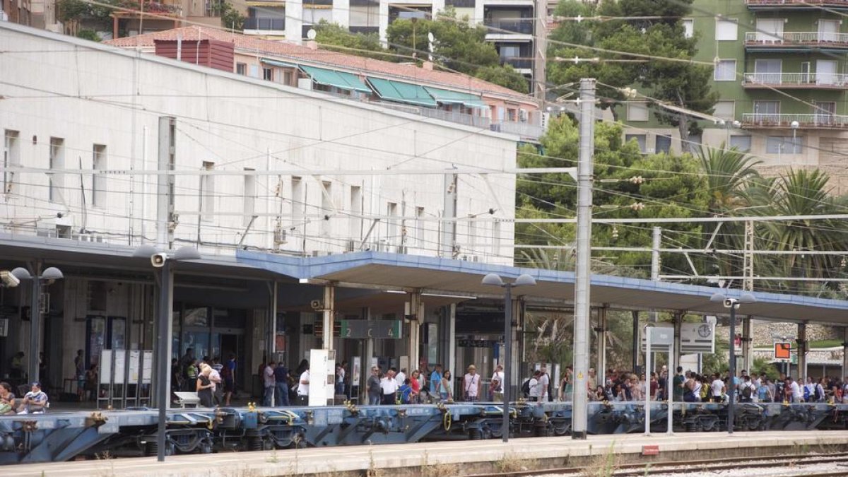 Once días después de iniciar las obras de la estación, todavía no son visibles