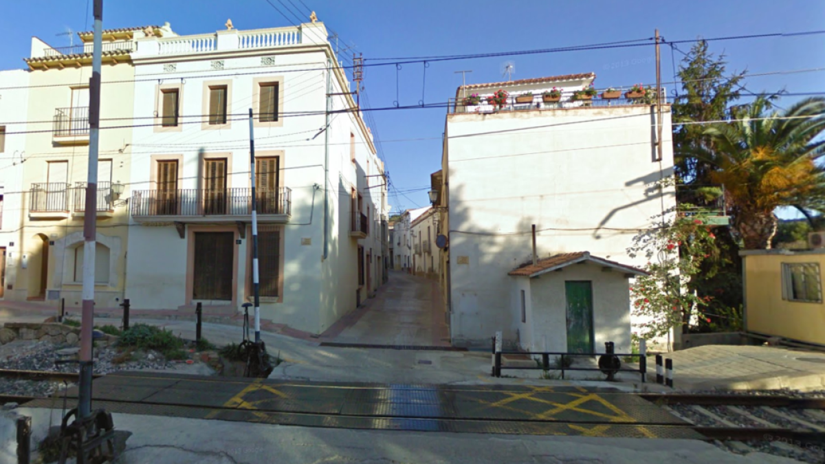 Roda de Berà rebutja la supressió del pas a nivell que reclama el PSC al Congrés