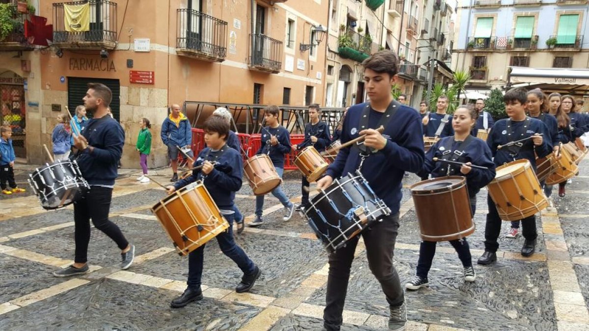 La lluvia obliga a trasladar la procesión del Roser en el interior de la Catedral