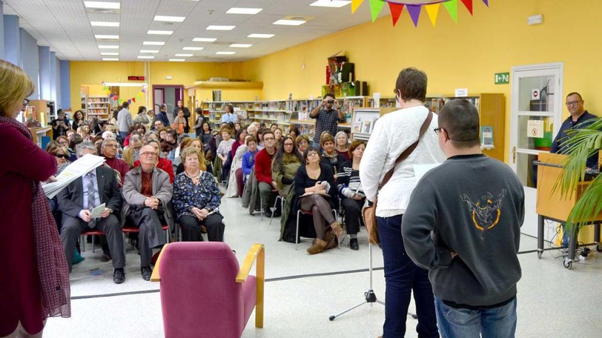 Vermut poètic amb Olga Xirinacs a la Biblioteca de Tarragona