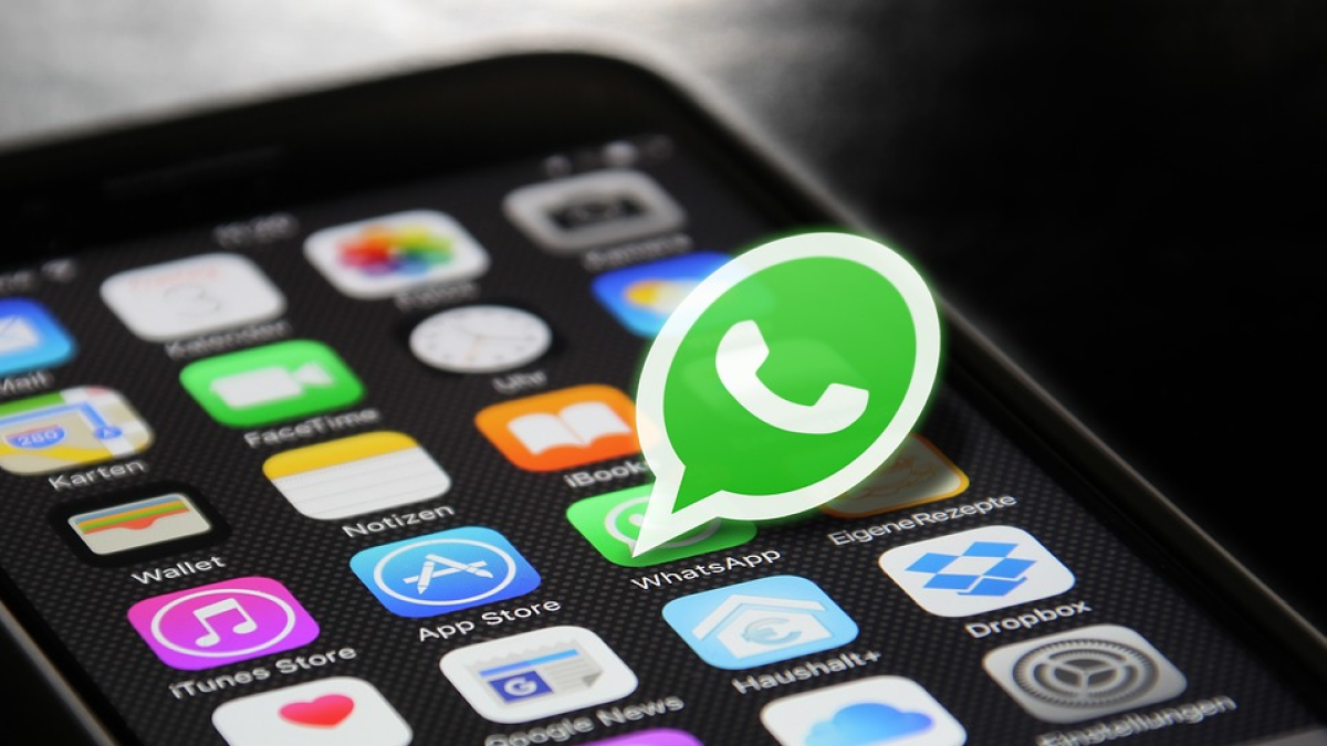 A judici per criticar a la professora del seu fill per un grup de Whatsapp