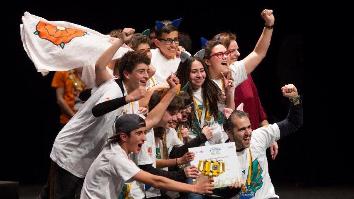El Roseta Mauri cerca fons per anar al torneig internacional LegoLeague