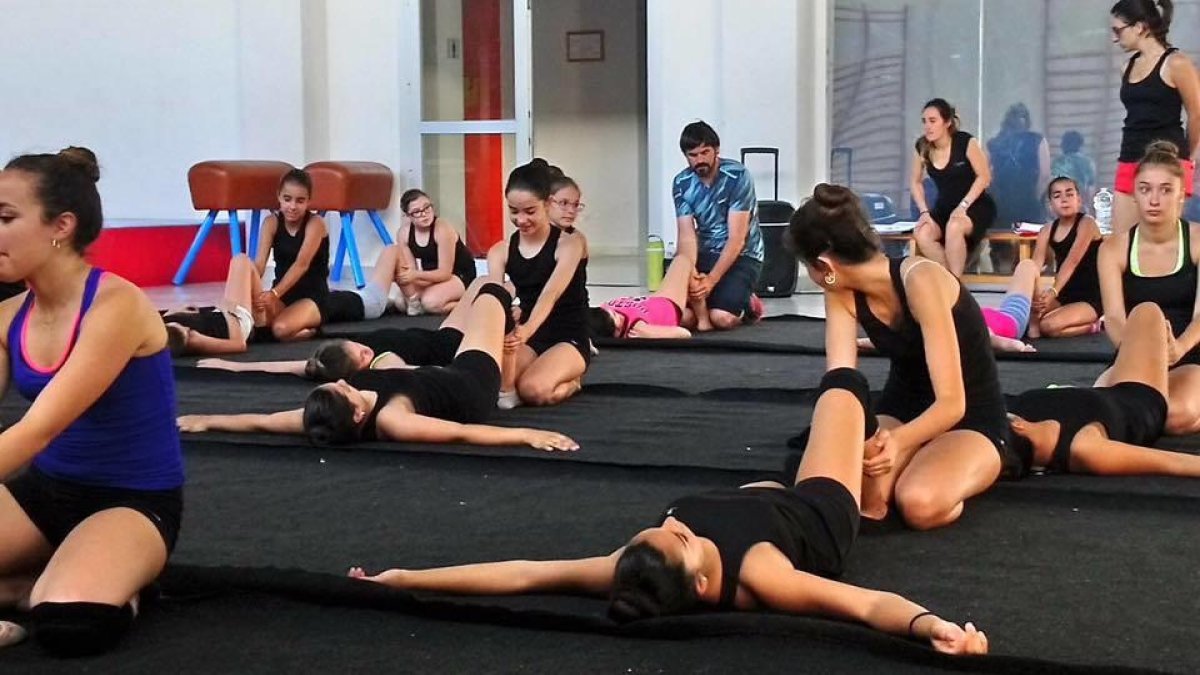 Treinta y cinco jóvenes participan al 5º Campus de Verano del Club Gimnasia Estética Constantí